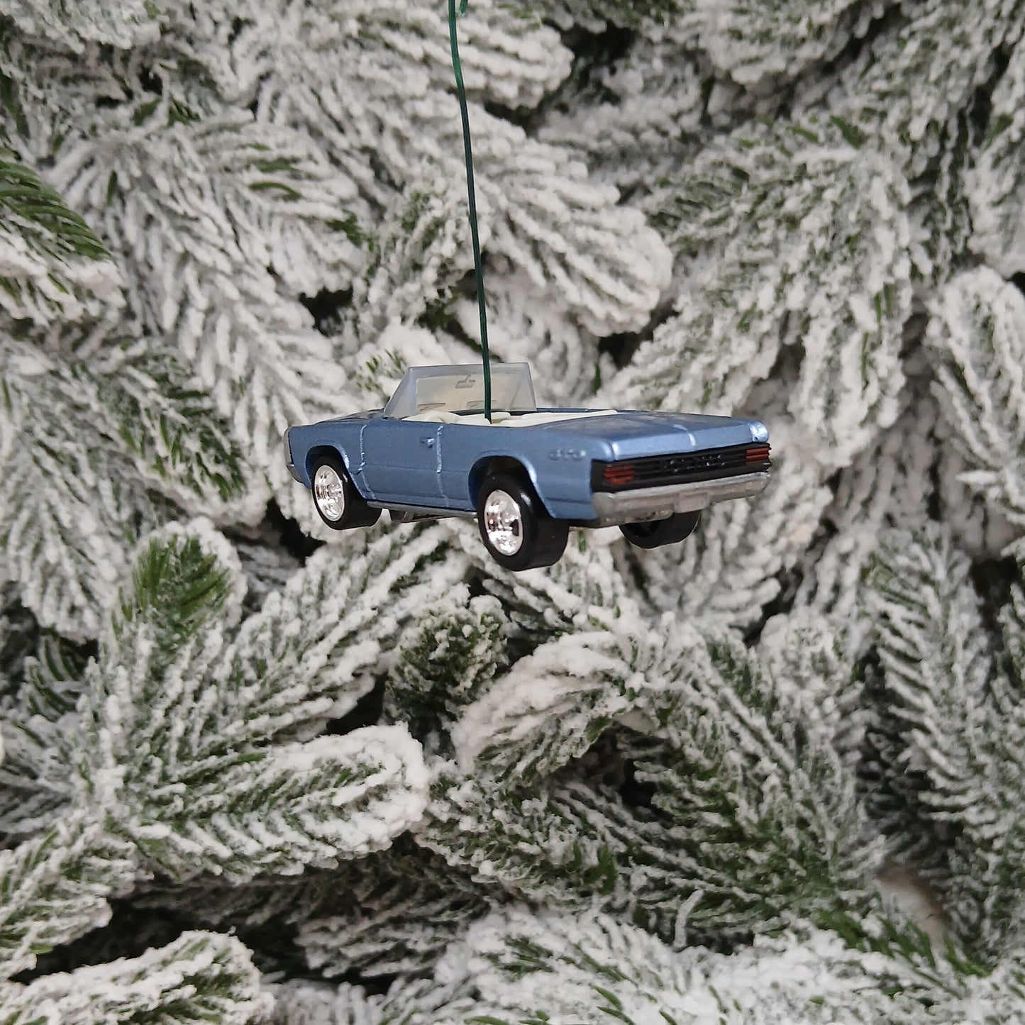 PONTIAC 1965 GTO CONVERTIBLE Ornament Christmas Tree Decoration Unique Xmas Gift Silver Blue Green Yellow Red (Copy)