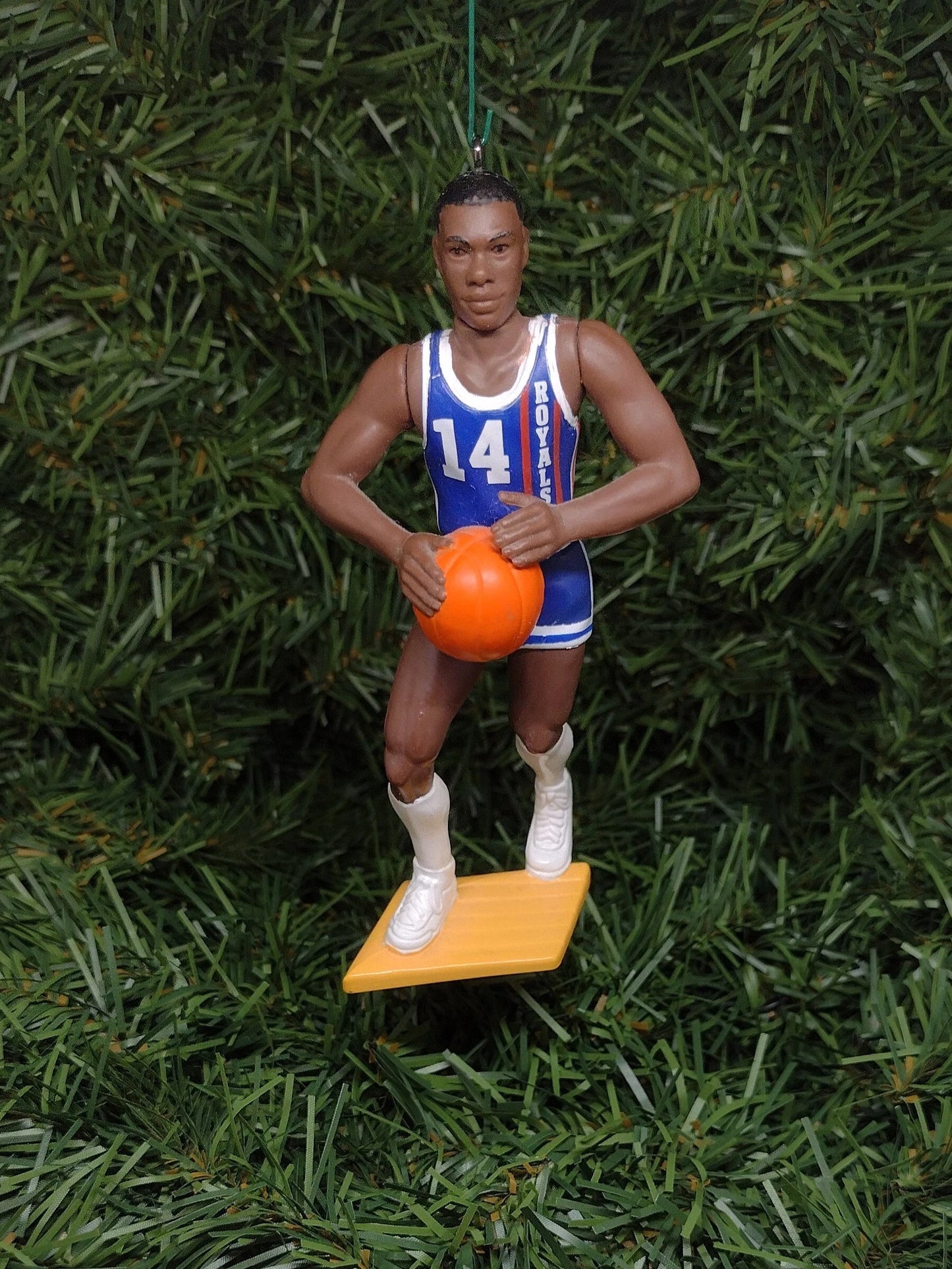 Oscar Robertson CINCINNATI ROYALS Christmas Ornament NBA basketball Figure Unique Gift Idea 1964 MVP