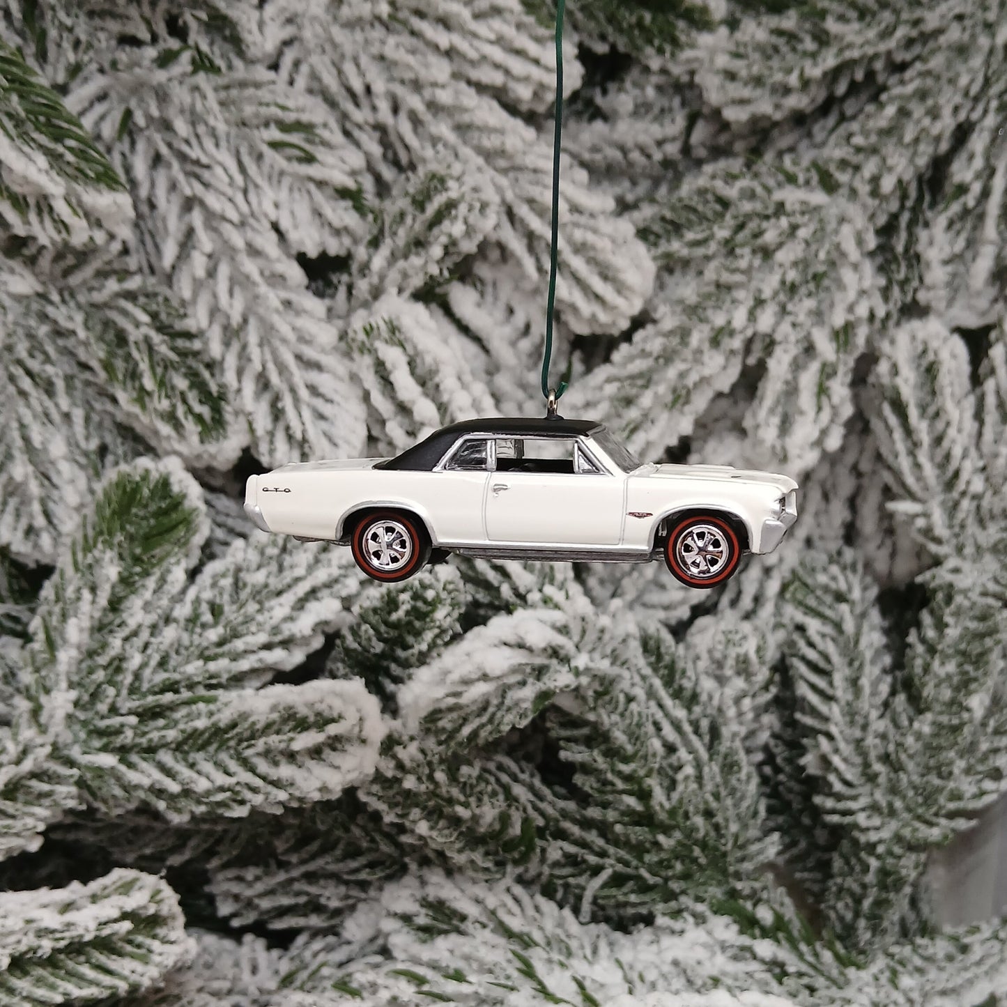 Pontiac 1964 GTO Ornament Christmas Gift Xmas Tree Decoration Classic Muscle Car White/Black