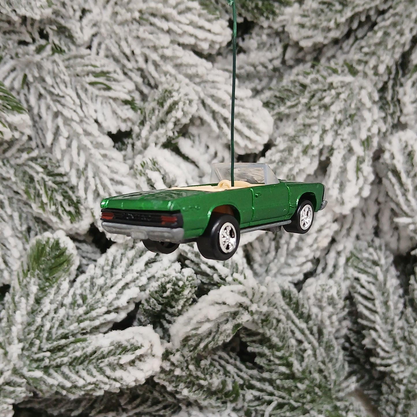 PONTIAC 1965 GTO CONVERTIBLE Ornament Christmas Tree Decoration Unique Xmas Gift Silver Blue Green Yellow Red (Copy)
