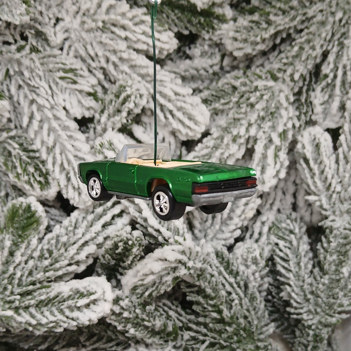 PONTIAC 1965 GTO CONVERTIBLE Ornament Christmas Tree Decoration Unique Xmas Gift Silver Blue Green Yellow Red (Copy)