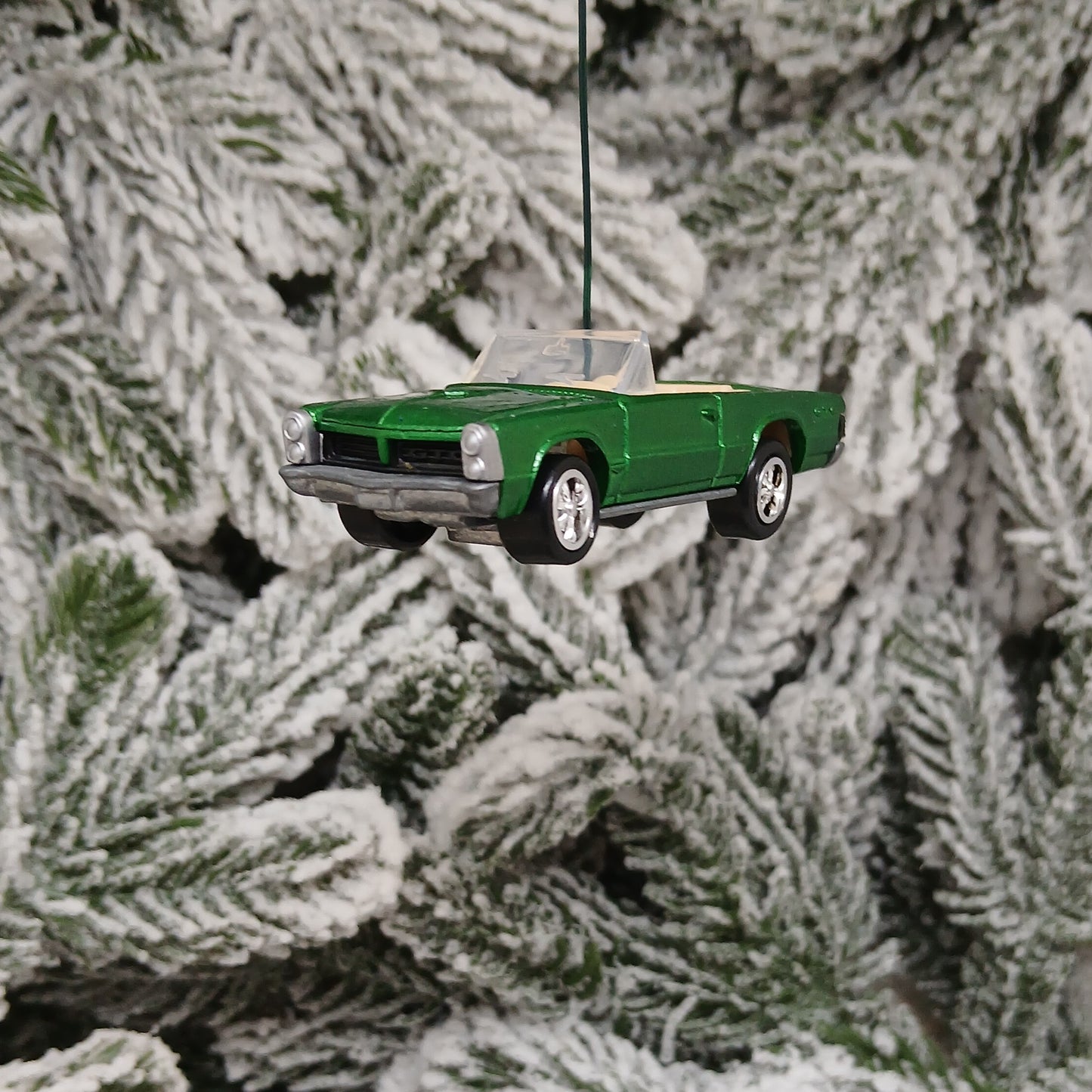PONTIAC 1965 GTO CONVERTIBLE Ornament Christmas Tree Decoration Unique Xmas Gift Silver Blue Green Yellow Red (Copy)