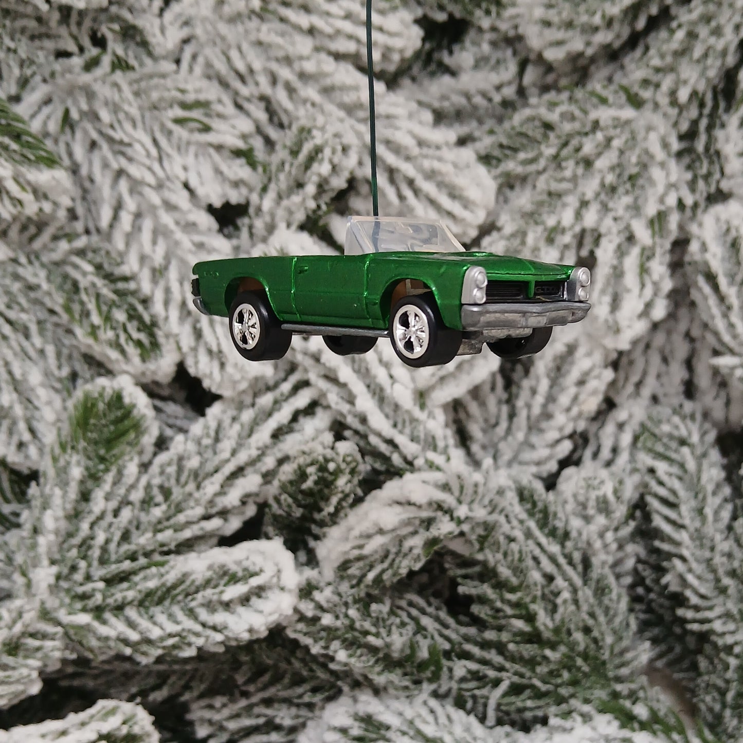 PONTIAC 1965 GTO CONVERTIBLE Ornament Christmas Tree Decoration Unique Xmas Gift Silver Blue Green Yellow Red (Copy)