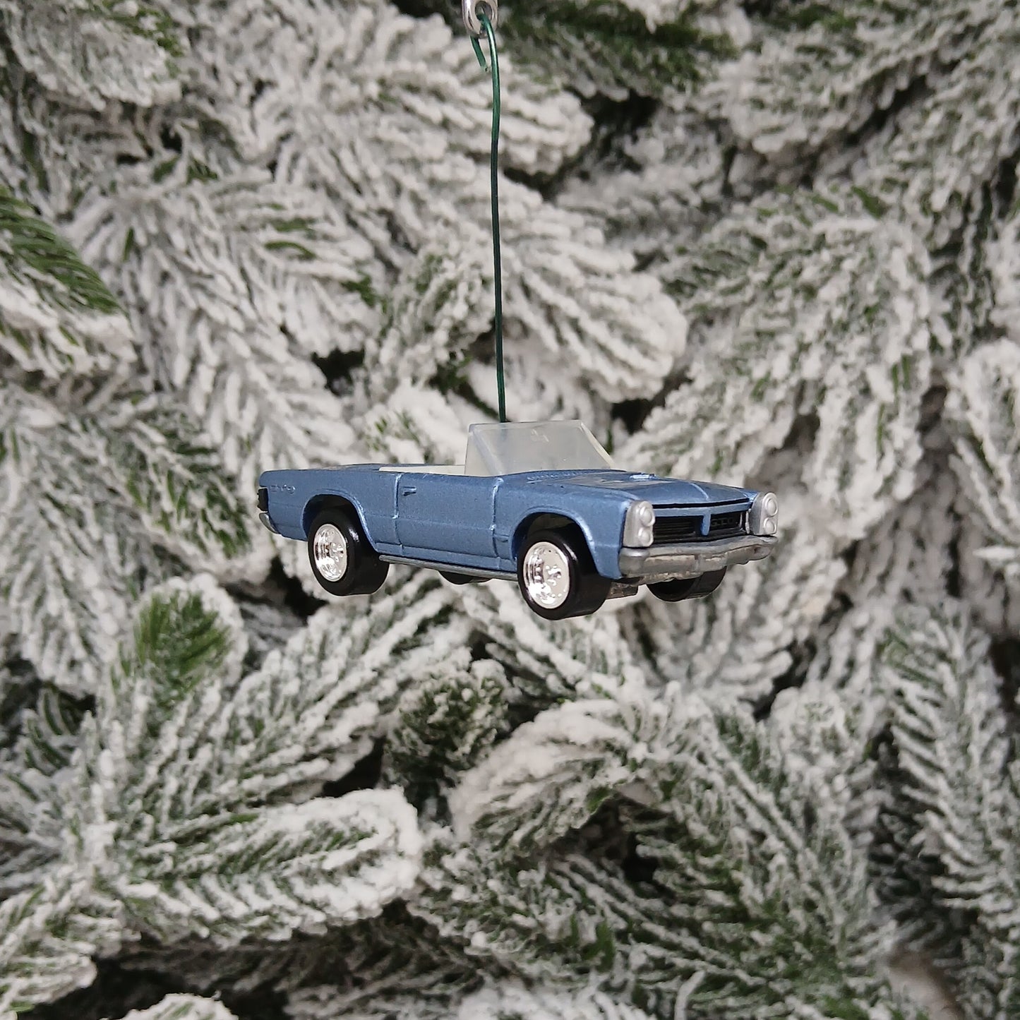 PONTIAC 1965 GTO CONVERTIBLE Ornament Christmas Tree Decoration Unique Xmas Gift Silver Blue Green Yellow Red (Copy)