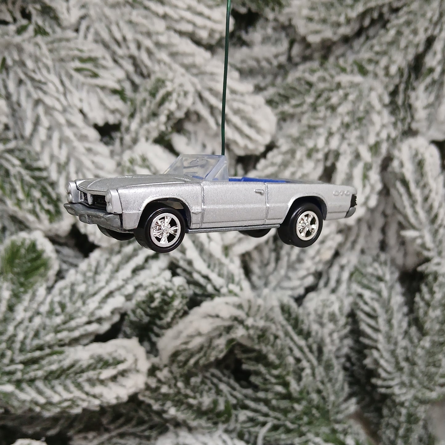 PONTIAC 1965 GTO CONVERTIBLE Ornament Christmas Tree Decoration Unique Xmas Gift Silver Blue Green Yellow Red (Copy)