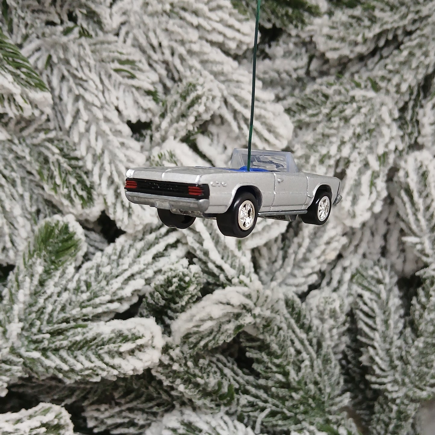 PONTIAC 1965 GTO CONVERTIBLE Ornament Christmas Tree Decoration Unique Xmas Gift Silver Blue Green Yellow Red (Copy)