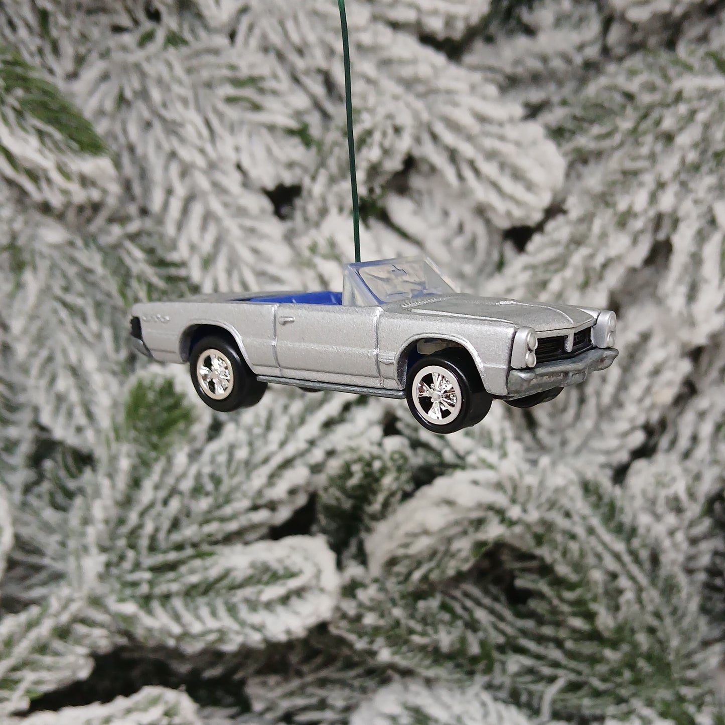 PONTIAC 1965 GTO CONVERTIBLE Ornament Christmas Tree Decoration Unique Xmas Gift Silver Blue Green Yellow Red (Copy)