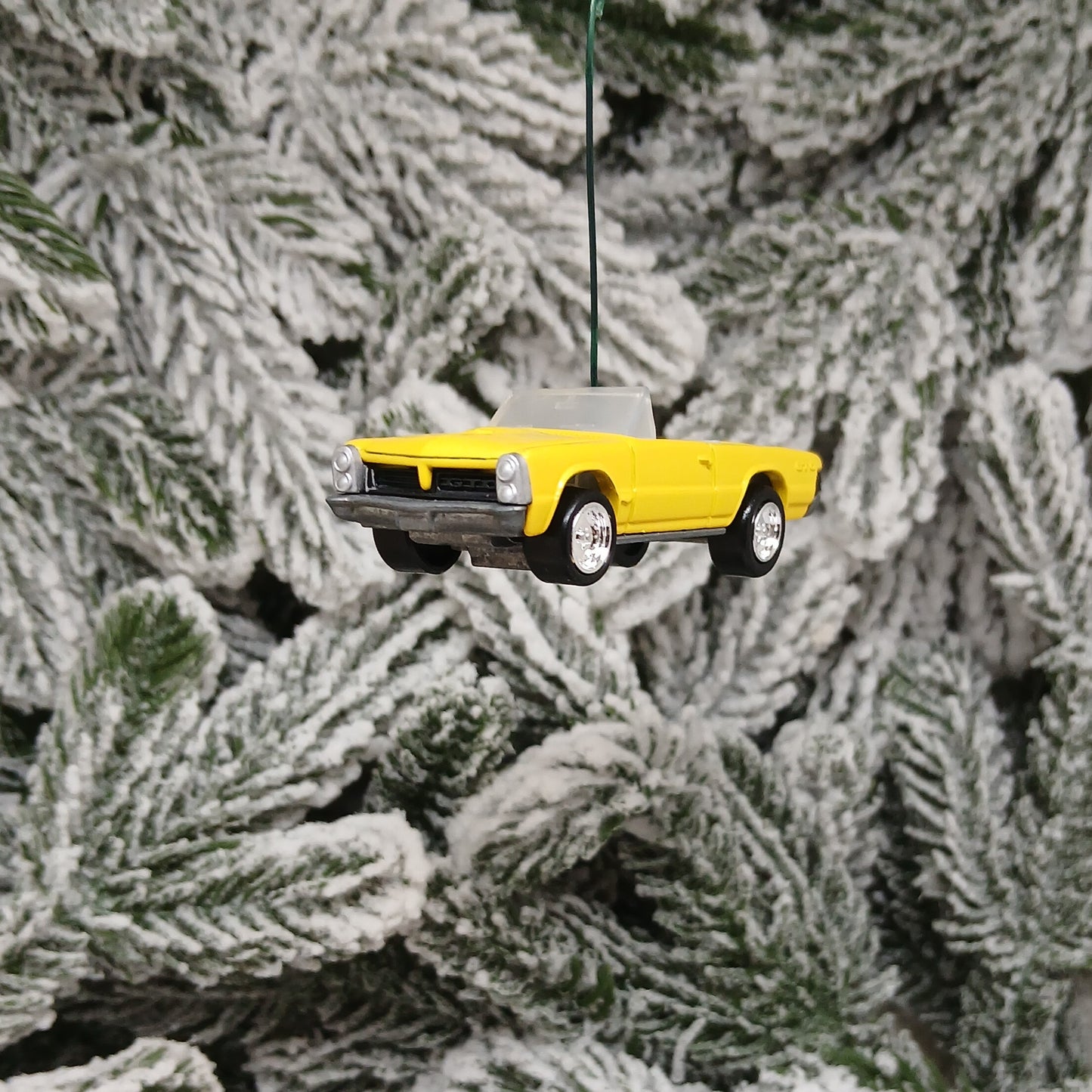 PONTIAC 1965 GTO CONVERTIBLE Ornament Christmas Tree Decoration Unique Xmas Gift Silver Blue Green Yellow Red (Copy)