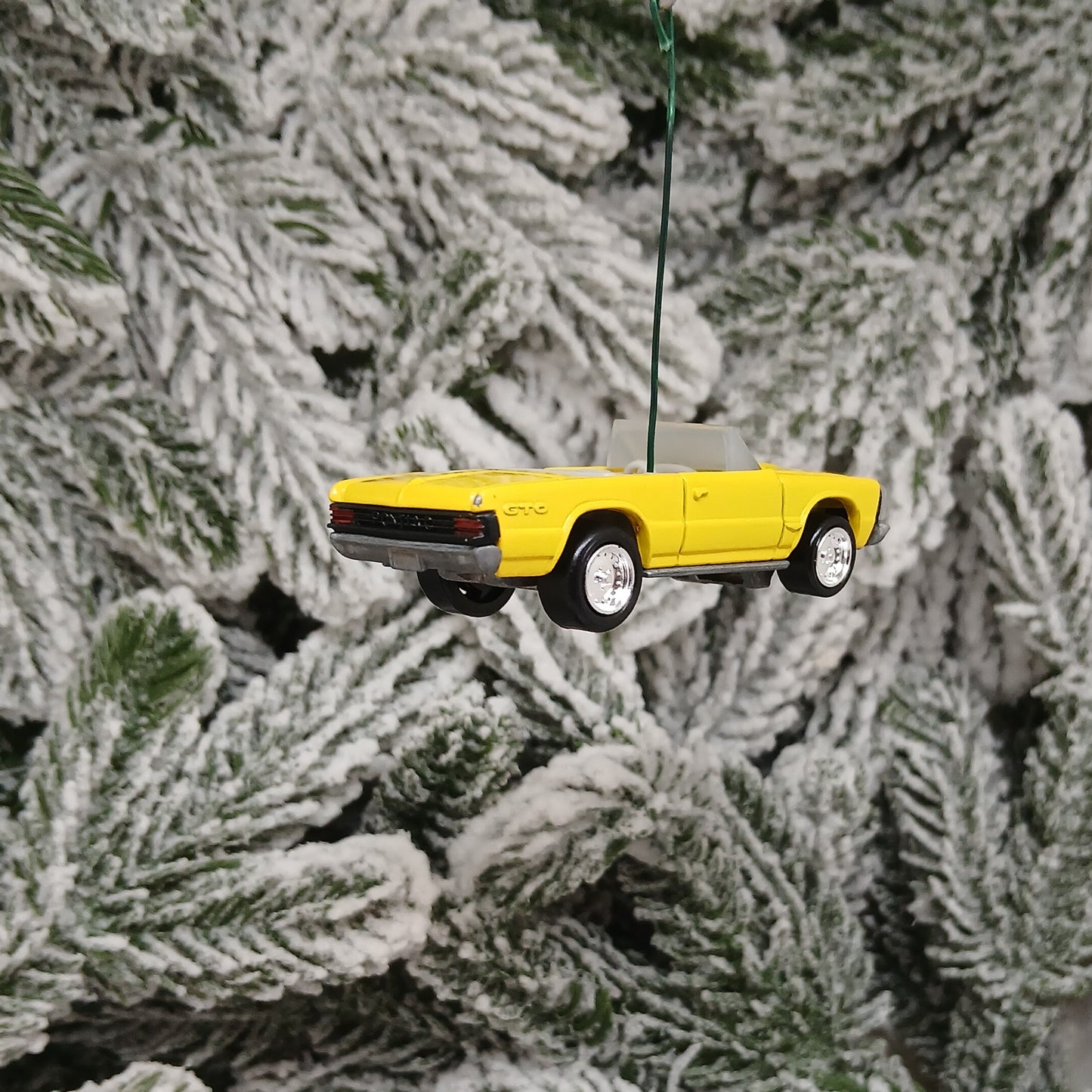 PONTIAC 1965 GTO CONVERTIBLE Ornament Christmas Tree Decoration Unique Xmas Gift Silver Blue Green Yellow Red (Copy)