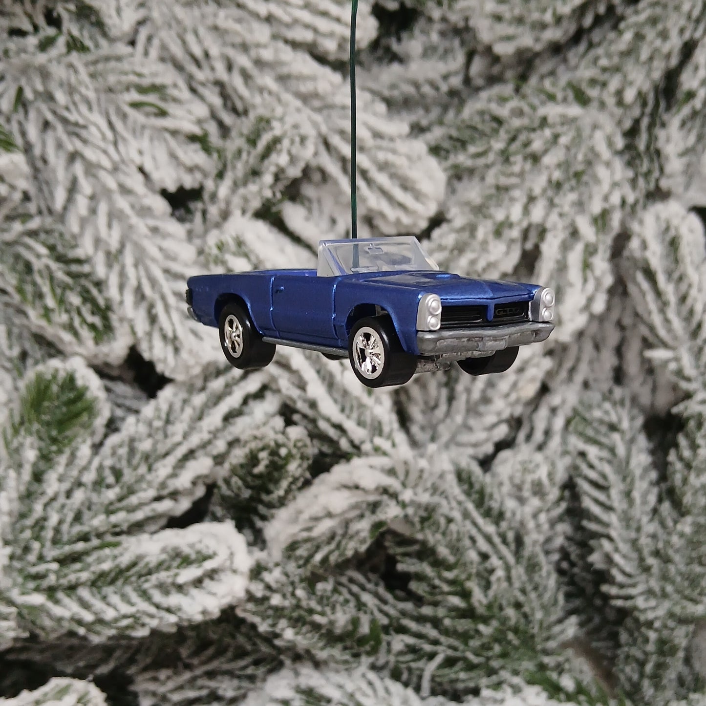 PONTIAC 1965 GTO CONVERTIBLE Ornament Christmas Tree Decoration Unique Xmas Gift Silver Blue Green Yellow Red (Copy)