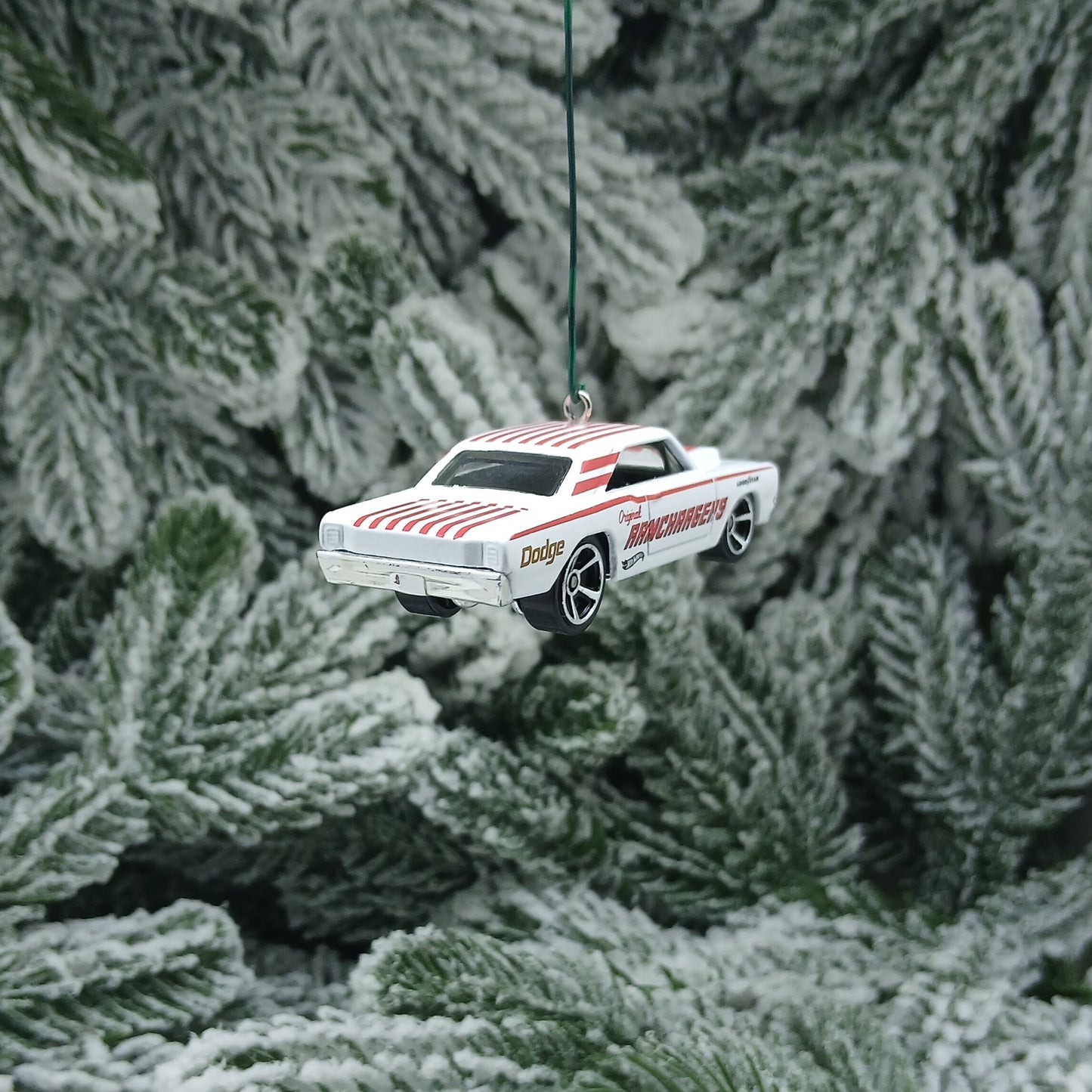 DODGE 1968 Dart Ornament Christmas Gift Xmas Tree Decoration White Red