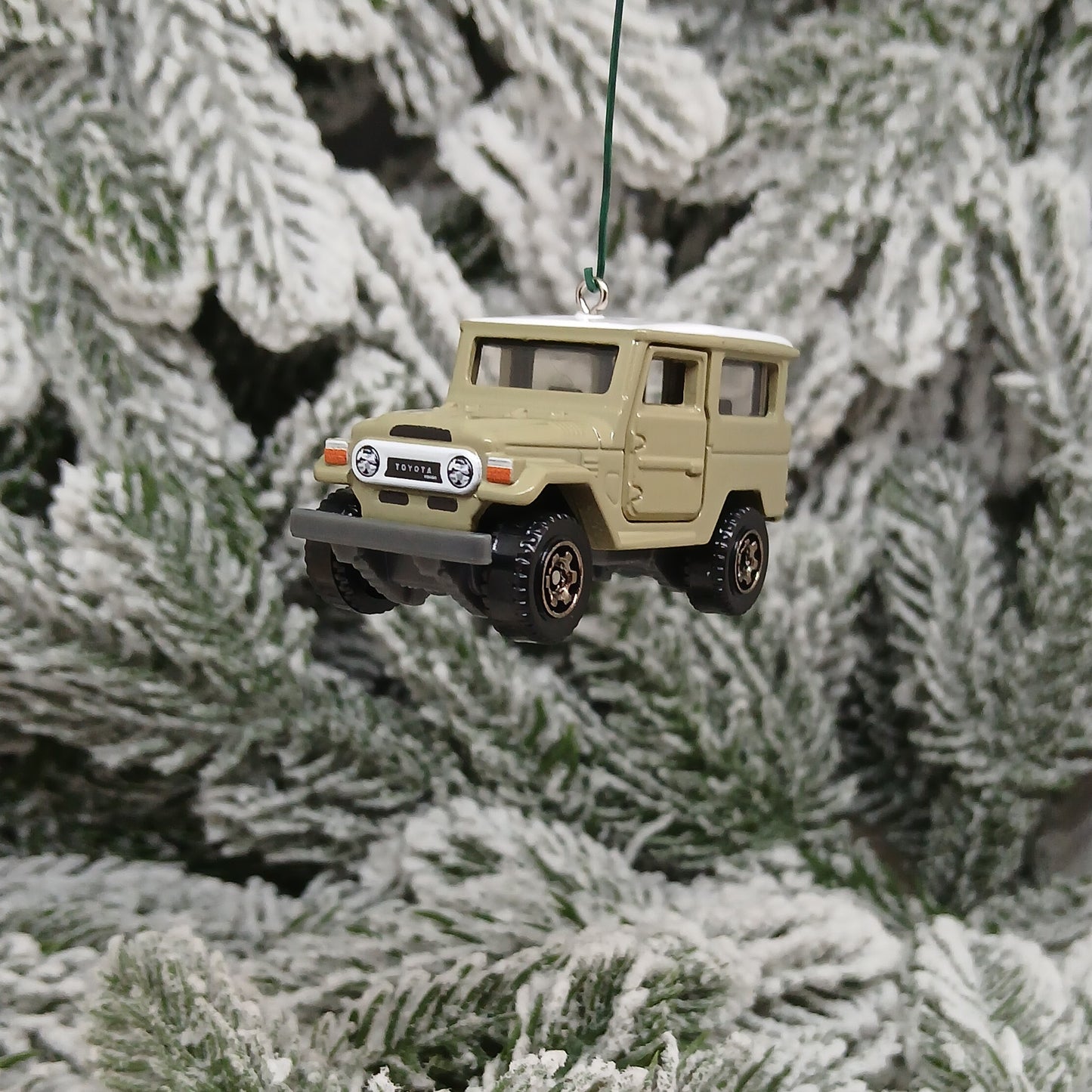 TOYOTA 1968 FJ40 Ornament Christmas Tree Decoration Gift Idea Doors Open Tan/Beige
