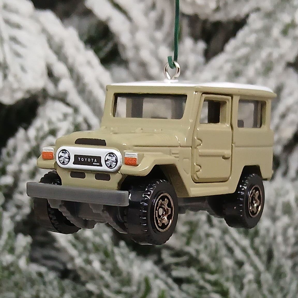 TOYOTA 1968 FJ40 Ornament Christmas Tree Decoration Gift Idea Doors Open Tan/Beige