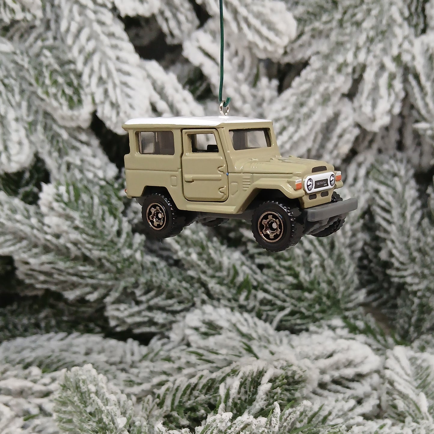 TOYOTA 1968 FJ40 Ornament Christmas Tree Decoration Gift Idea Doors Open Tan/Beige