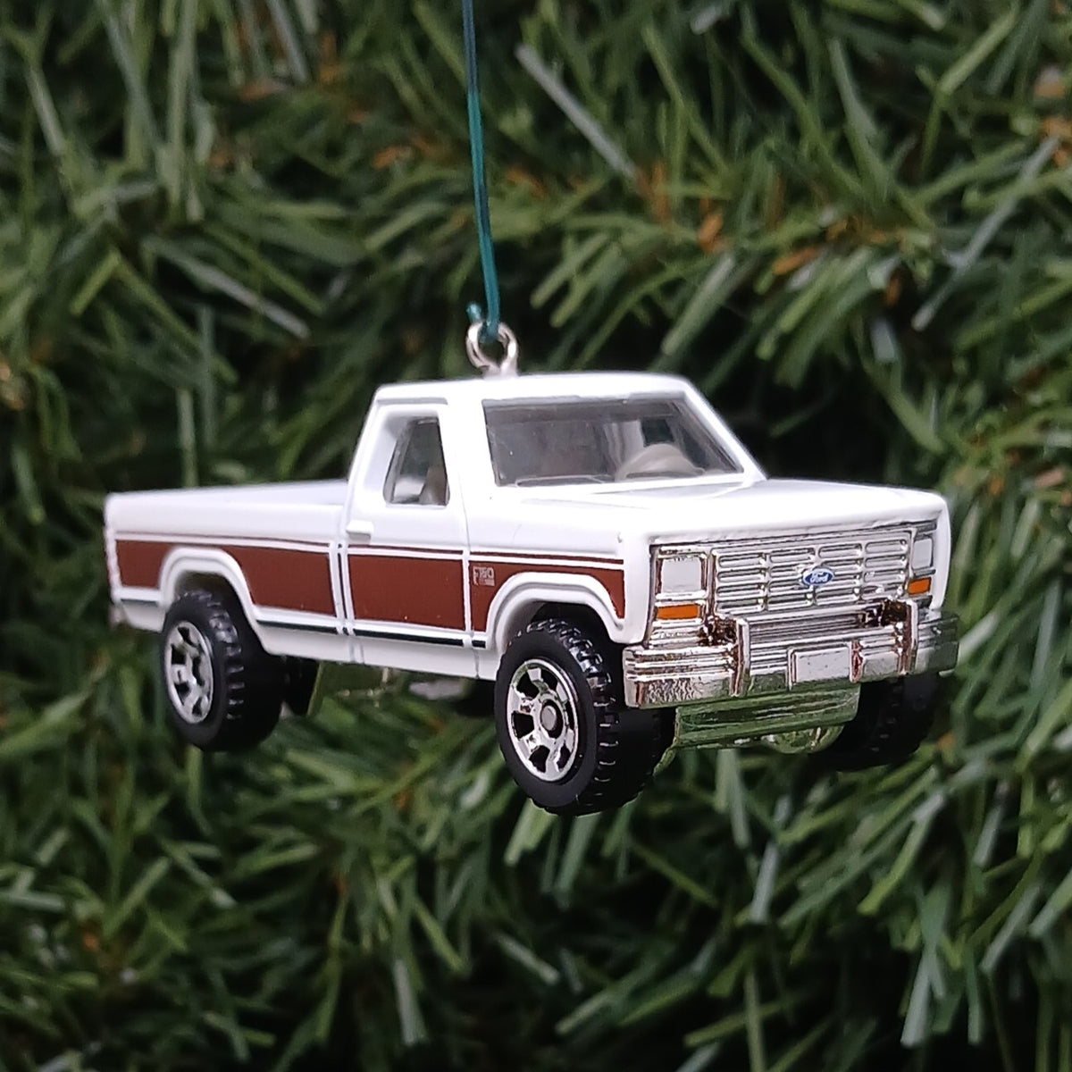 Ford F-150 Christmas Ornament 1986 F150 Pickup Truck Unique Gift Idea Xmas Tree Decoration 3 inch 1980 1981 1982 1983 1984 1985