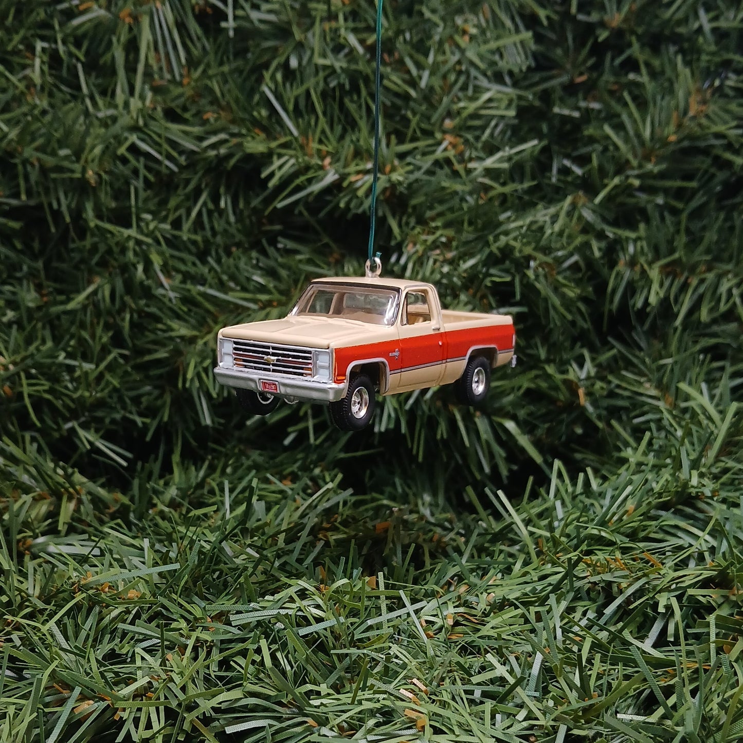 Chevy 1987 R10 Truck Ornament Christmas Gift Chevrolet Fleetside Short Bed Truck Tan Bright-Red