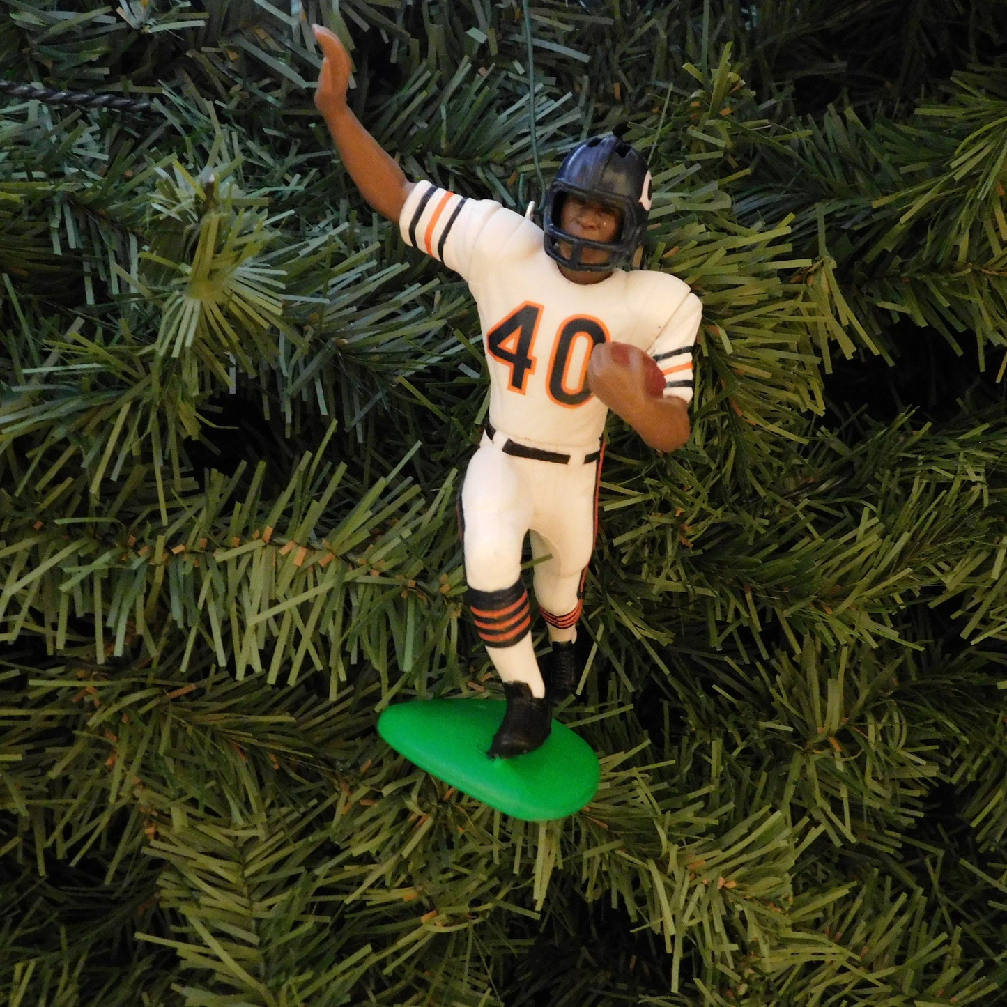 Gale Sayers CHICAGO BEARS Christmas Ornament Unique Gift Idea NFL football figure Xmas tree decoration