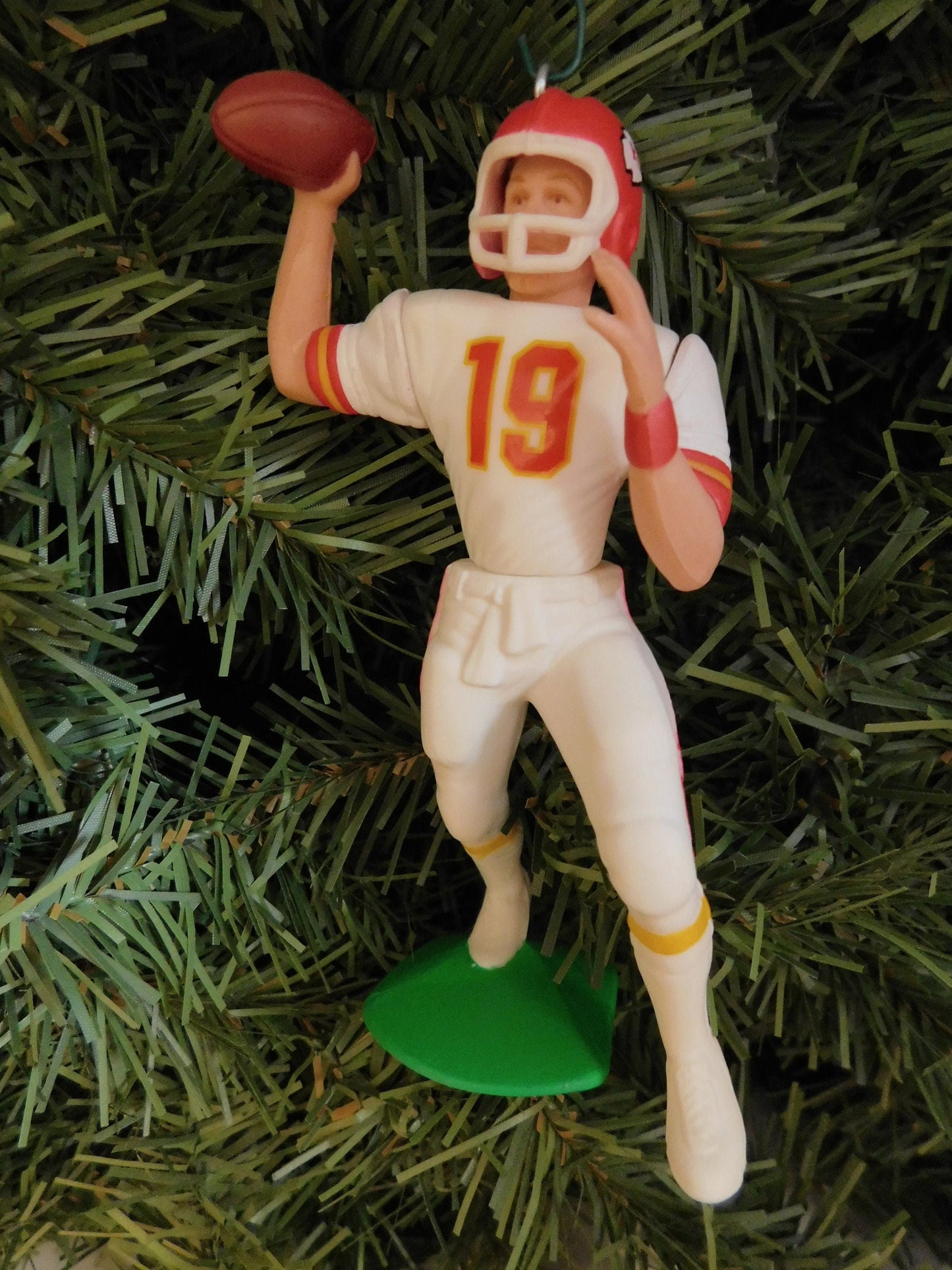 Joe Montana KANSAS CITY CHIEFS Christmas tree ornament xmas nfl football figure unique gift