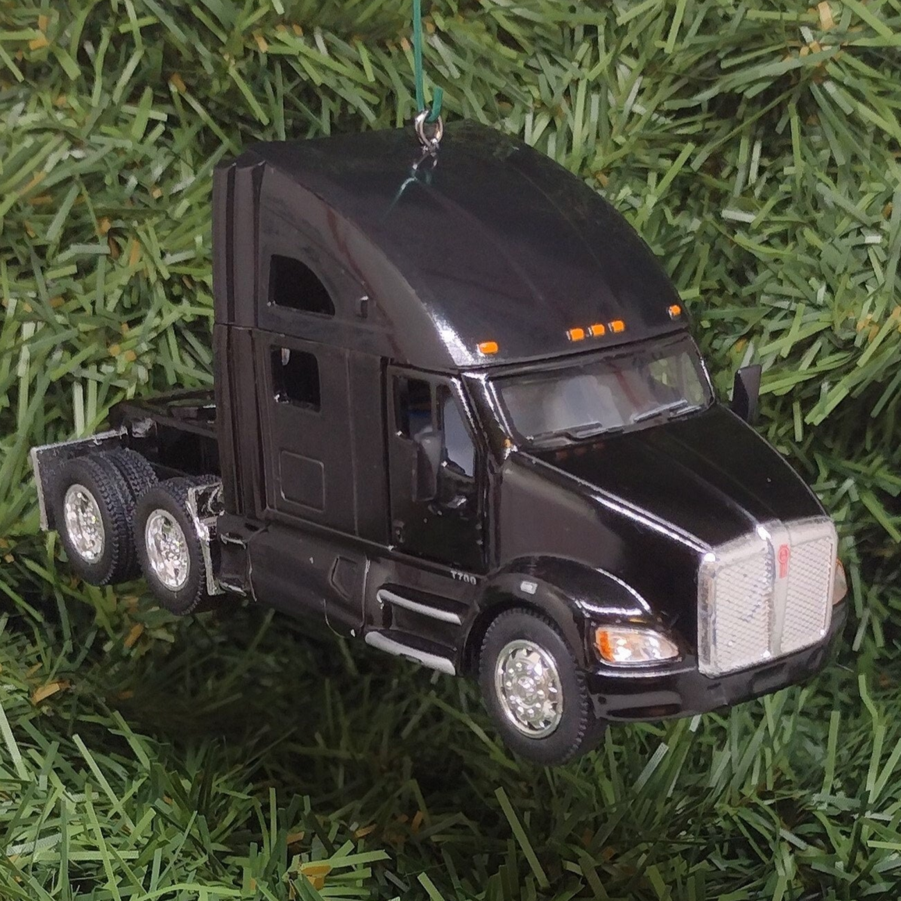 Kenworth Big Rig Ornament Christmas Gift Idea Xmas tree Decoration 5 inches Semi Tractor T-700