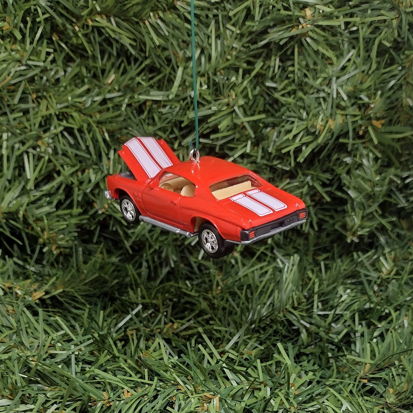 Chevy Chevelle SS 1970 Ornament Christmas Tree Decoration 70 Chevrolet Unique Xmas Gift Idea Red Hood Opens