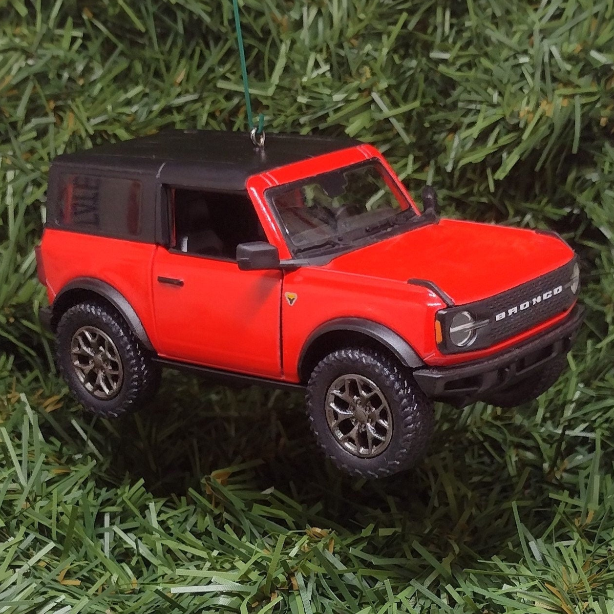 Ford Bronco Ornament 2022 Christmas Tree Decoration Unique Gift Idea 5 Inch Red 4x4 SUV