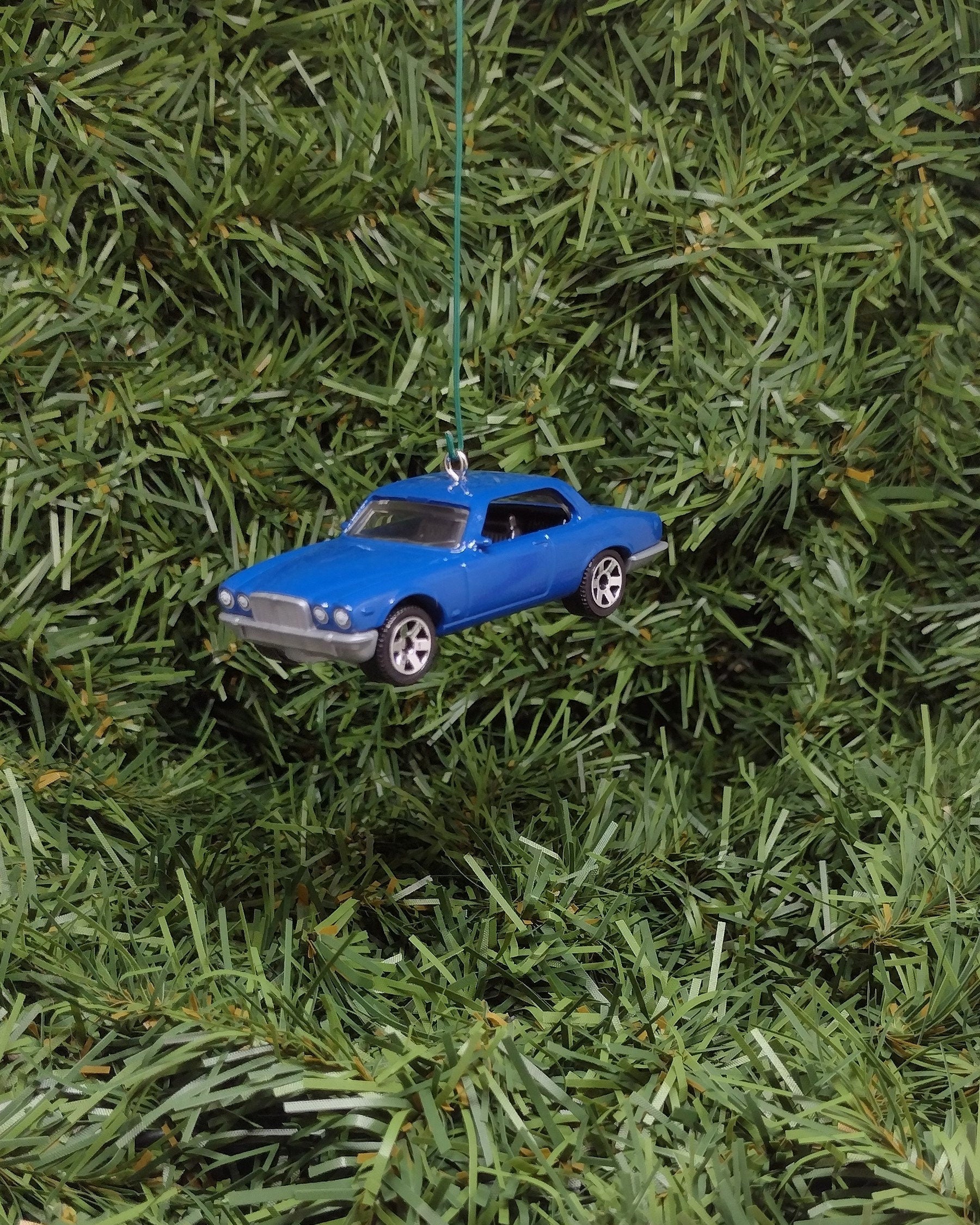 JAGUAR XJ6 1977 Ornament Christmas Tree Decoration Unique Xmas Gift Idea 1973-1979 Jag Series II