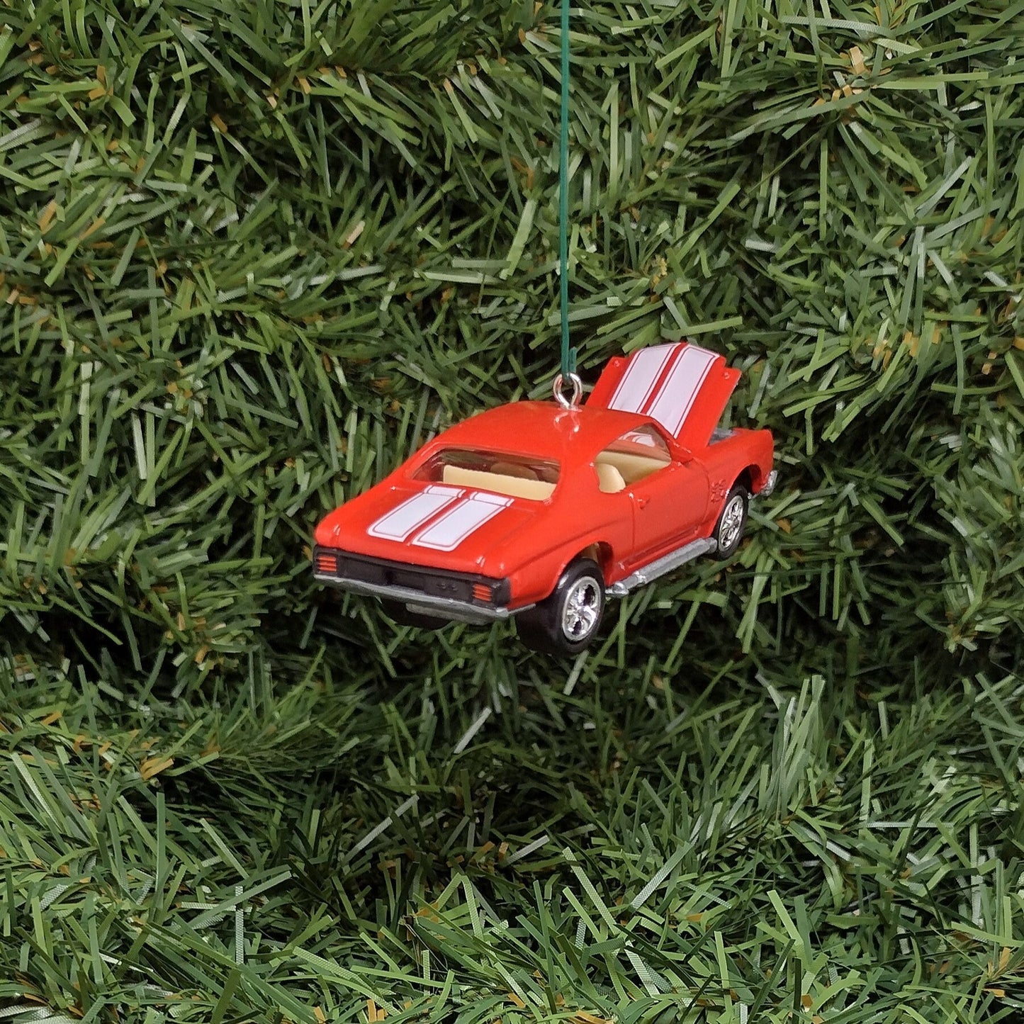 Chevy Chevelle SS 1970 Ornament Christmas Tree Decoration 70 Chevrolet Unique Xmas Gift Idea Red Hood Opens