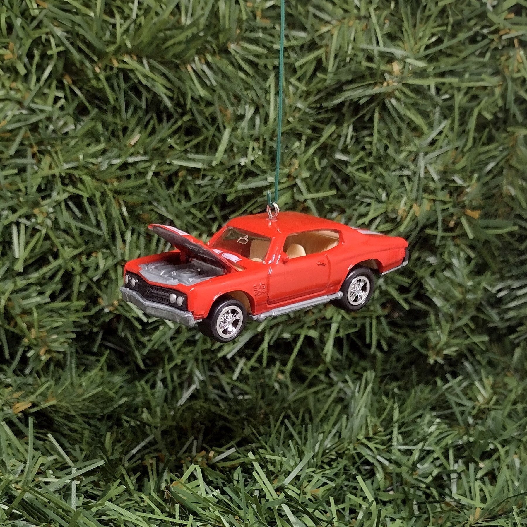 Chevy Chevelle SS 1970 Ornament Christmas Tree Decoration 70 Chevrolet Unique Xmas Gift Idea Red Hood Opens