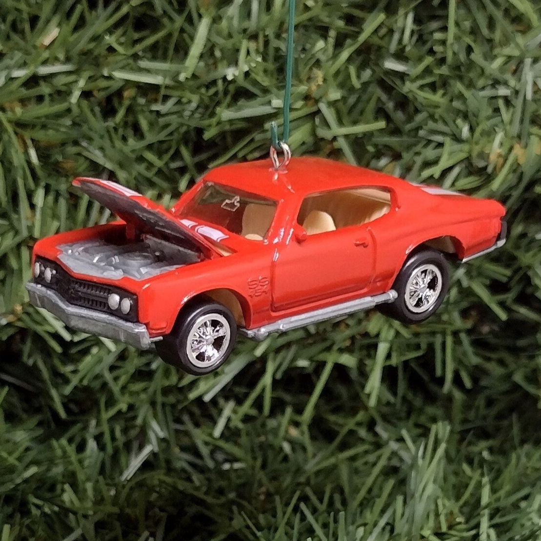 Chevy Chevelle SS 1970 Ornament Christmas Tree Decoration 70 Chevrolet Unique Xmas Gift Idea Red Hood Opens