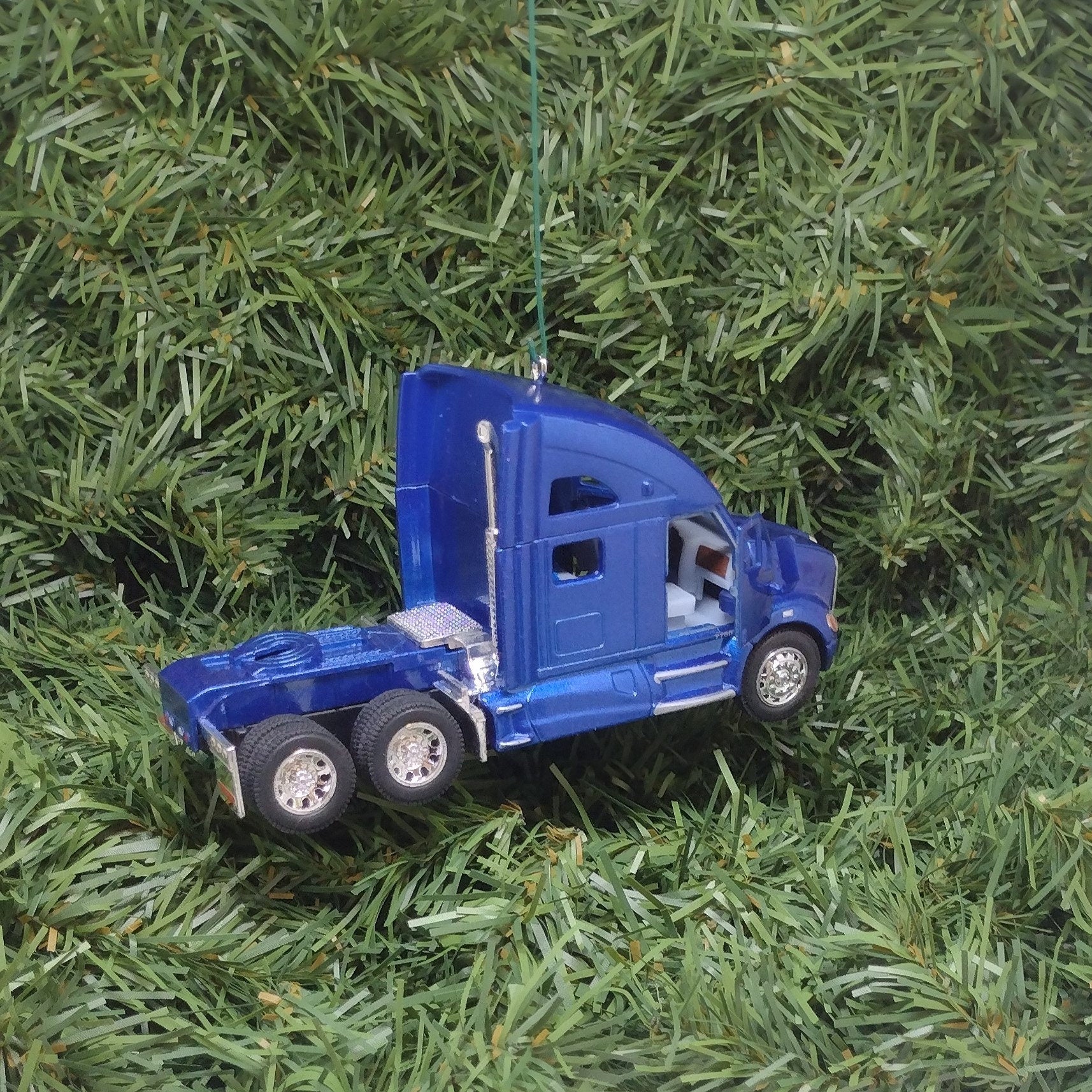 Kenworth Big Rig Ornament Christmas Gift Idea Xmas tree Decoration 5 inches Semi Tractor T-700 Blue