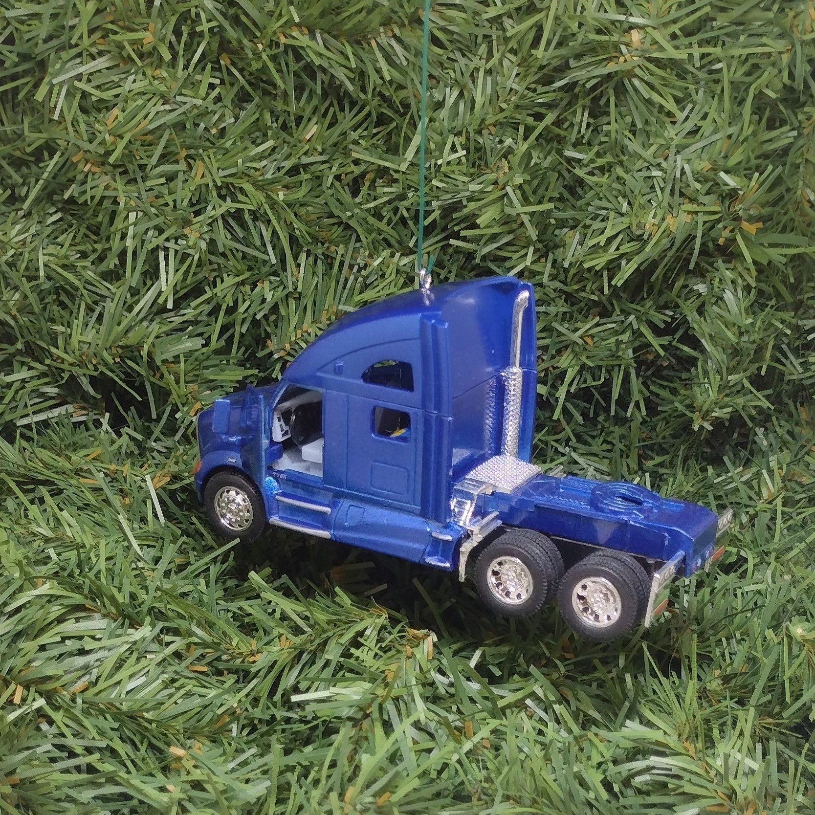 Kenworth Big Rig Ornament Christmas Gift Idea Xmas tree Decoration 5 inches Semi Tractor T-700 Blue