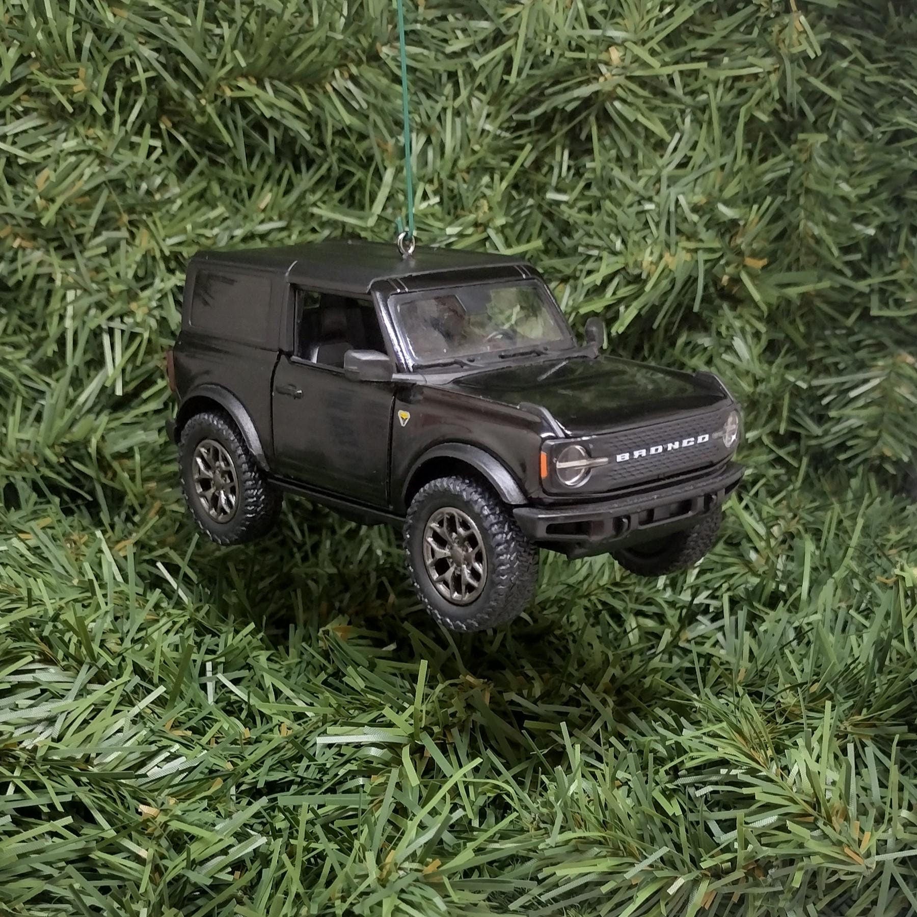 Ford Bronco Ornament 2022 Christmas Tree Decoration Unique Gift Idea 5 Inch Black 4x4 SUV