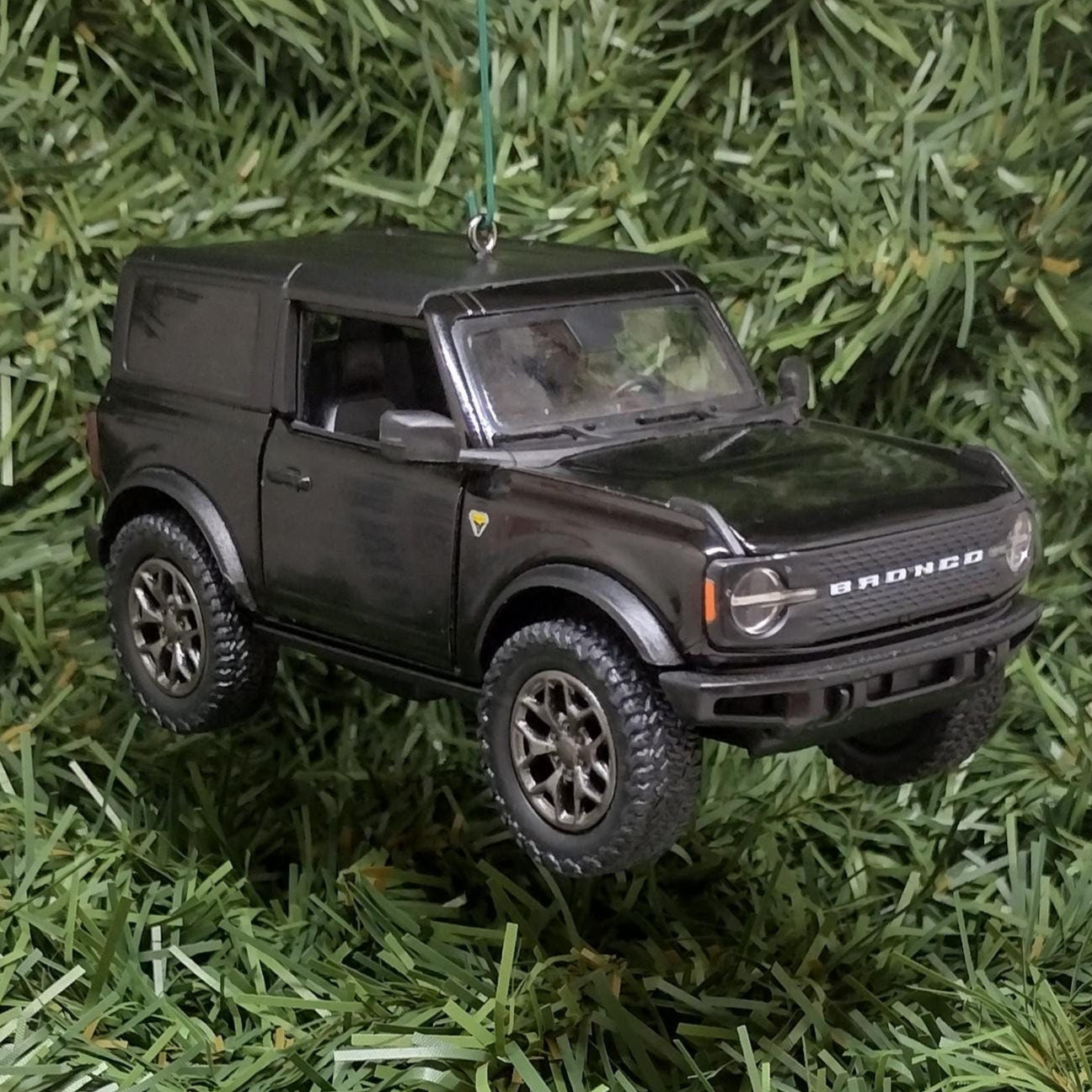 Ford Bronco Ornament 2022 Christmas Tree Decoration Unique Gift Idea 5 Inch Black 4x4 SUV