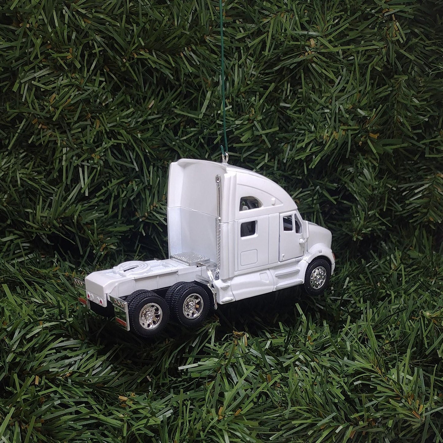 Kenworth Big Rig Ornament Christmas Gift Idea Xmas tree Decoration 5 inches Semi Tractor T-700 White