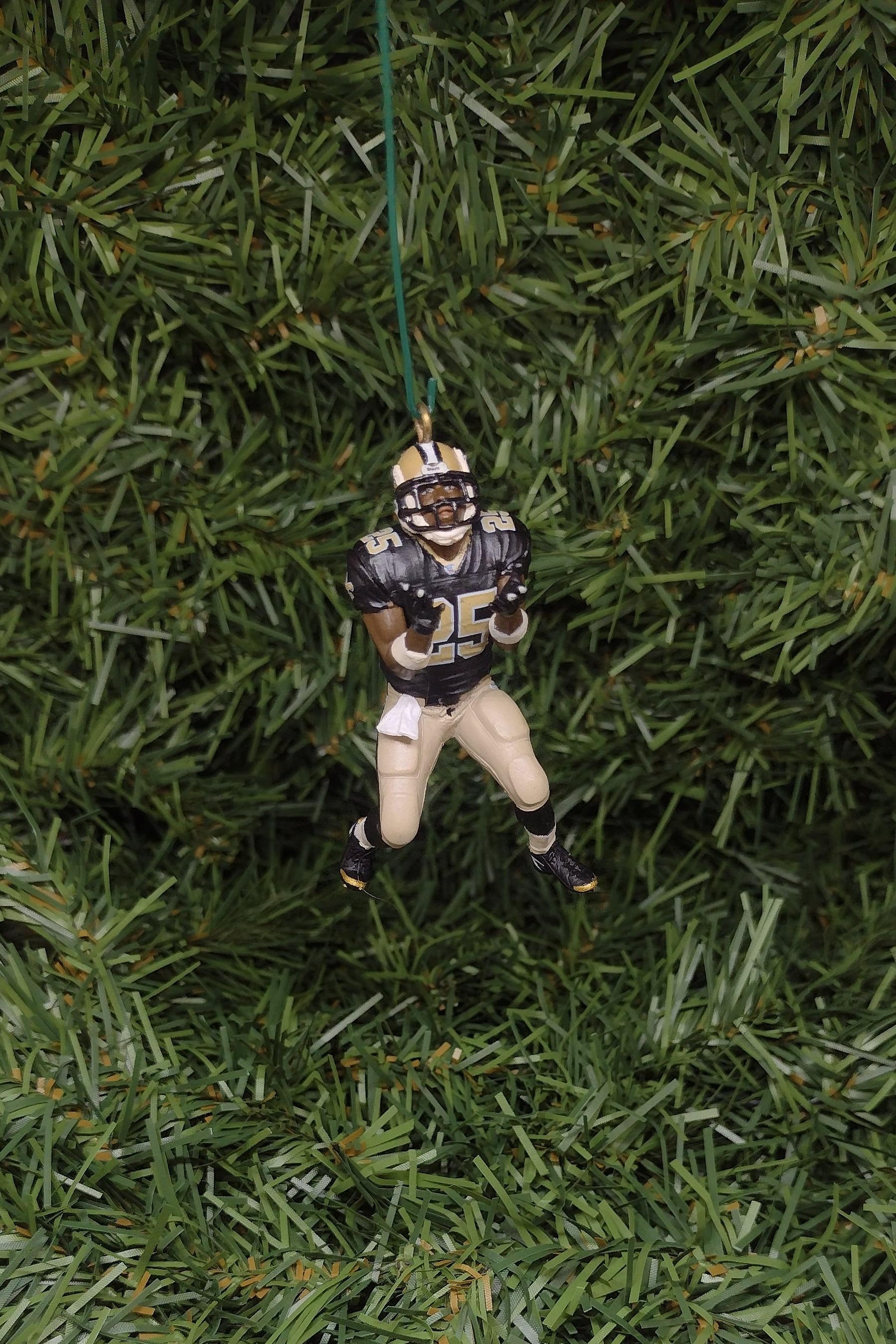 NEW ORLEANS SAINTS ornament Reggie Bush Christmas Gift Idea Nfl Football Figure Xmas Tree Decoration 2.5 inch