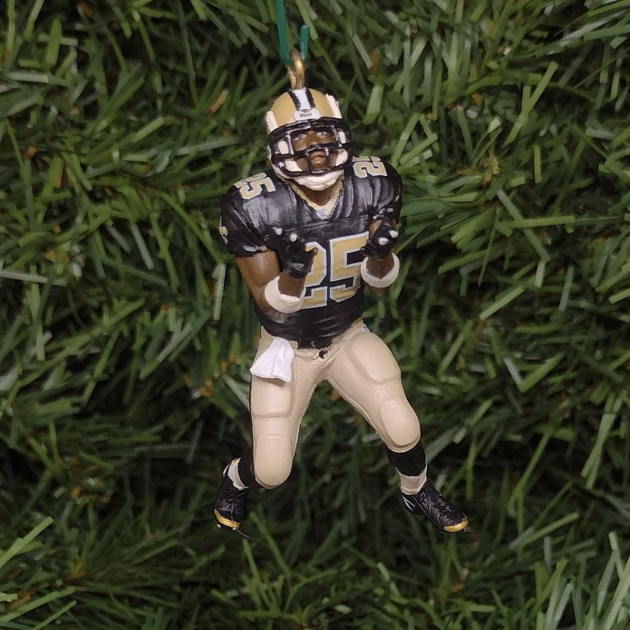 NEW ORLEANS SAINTS ornament Reggie Bush Christmas Gift Idea Nfl Football Figure Xmas Tree Decoration 2.5 inch