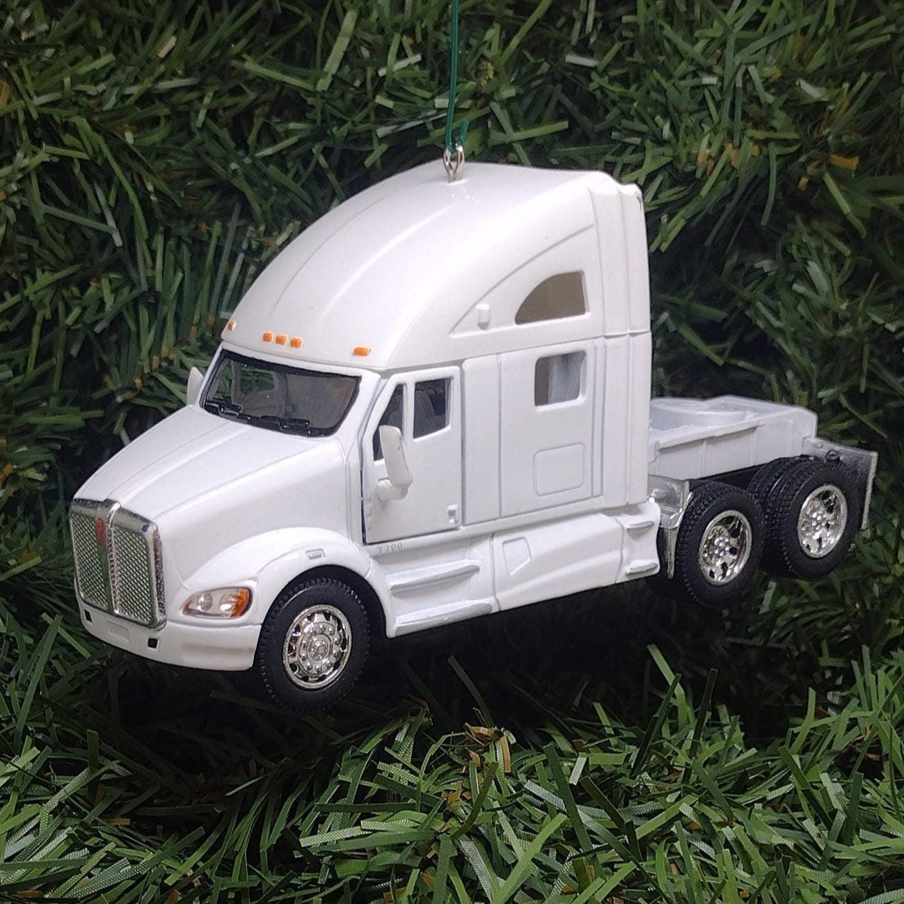 Kenworth Big Rig Ornament Christmas Gift Idea Xmas tree Decoration 5 inches Semi Tractor T-700 White