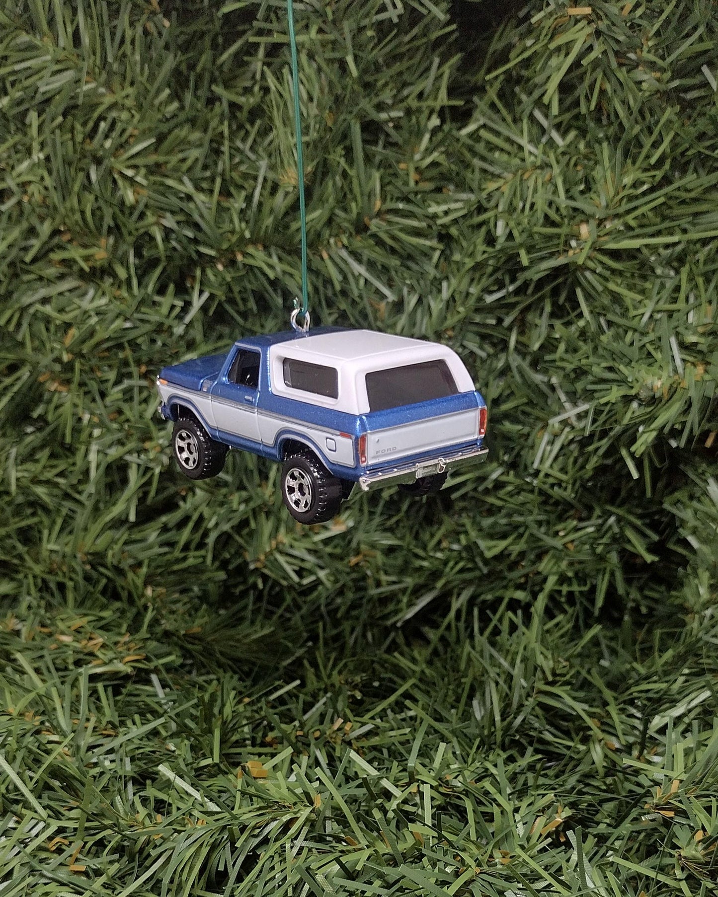 FORD 1978 BRONCO Christmas Ornament Unique Gift Idea 4X4 SUV Xmas Tree Decoration 2.5 inch 1979