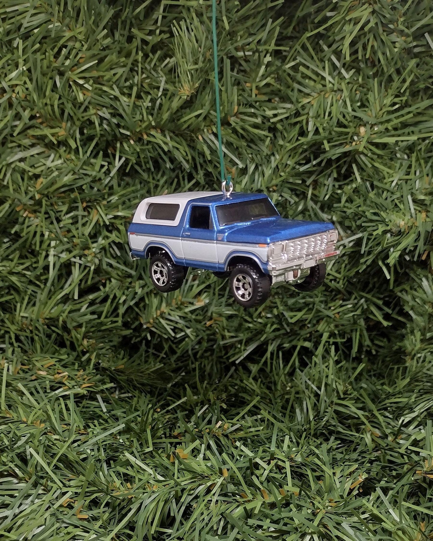 FORD 1978 BRONCO Christmas Ornament Unique Gift Idea 4X4 SUV Xmas Tree Decoration 2.5 inch 1979