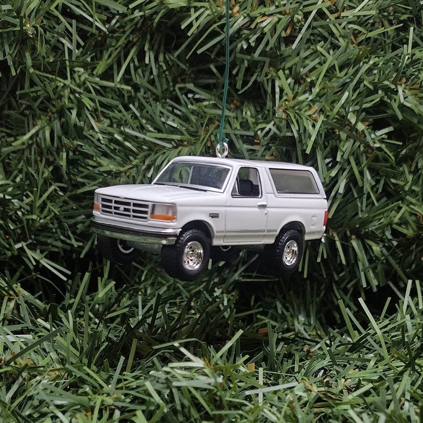 FORD 1993 Bronco XLT Christmas Ornament Unique Gift Idea 4X4 SUV Xmas Decoration 2.75 inch 1992-1996 White