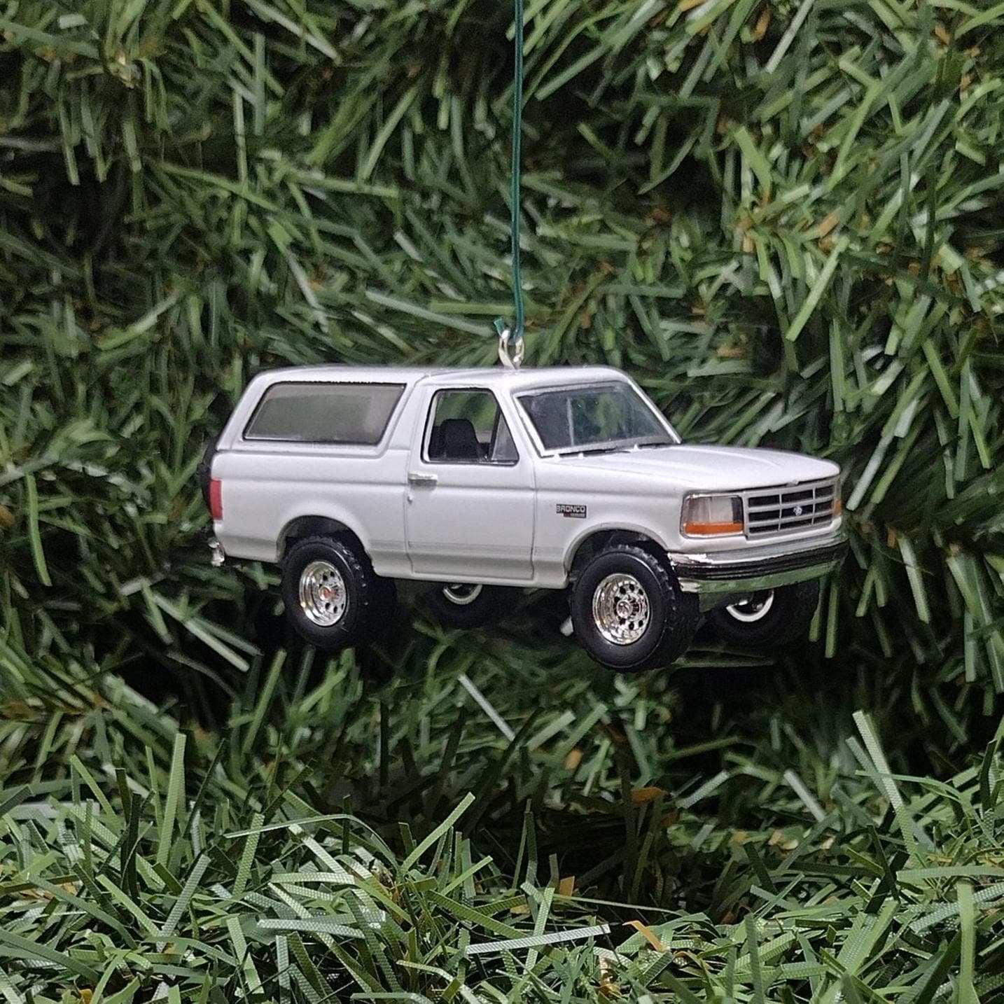FORD 1993 Bronco XLT Christmas Ornament Unique Gift Idea 4X4 SUV Xmas Decoration 2.75 inch 1992-1996 White
