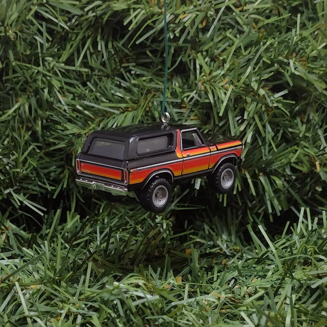 FORD 1978 BRONCO Christmas Ornament Unique Gift Idea 4X4 SUV Xmas Decoration 2.5 inch